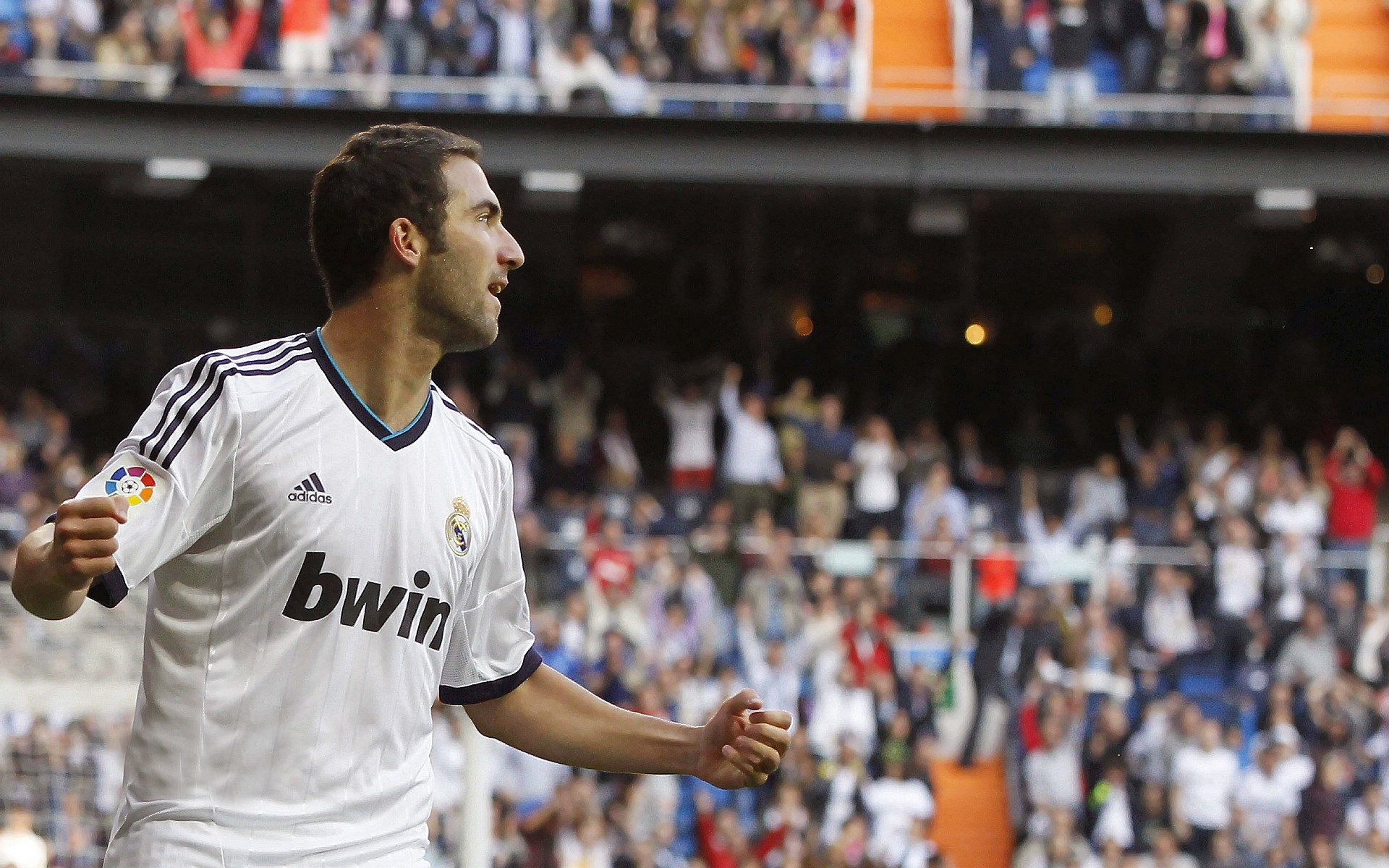 电竞赛场焦点！克罗地亚队对阵意大利队，年轻新星表现惊艳，未来可期